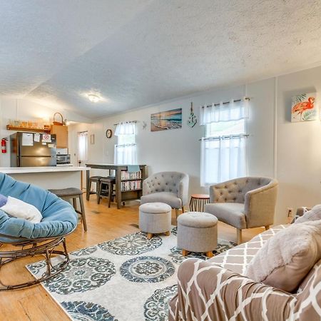 Bright Pensacola Home With Backyard - Pets Welcome! Exterior photo