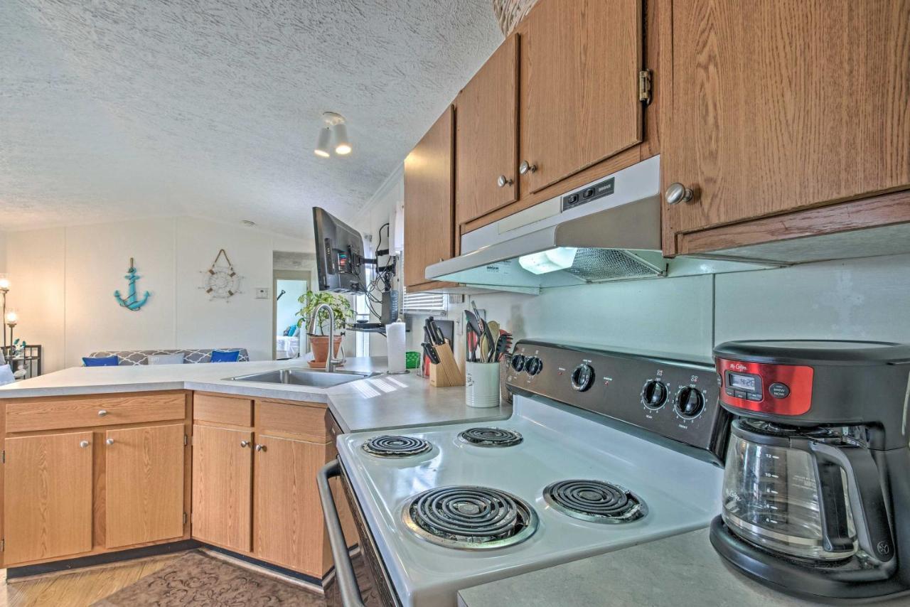 Bright Pensacola Home With Backyard - Pets Welcome! Exterior photo