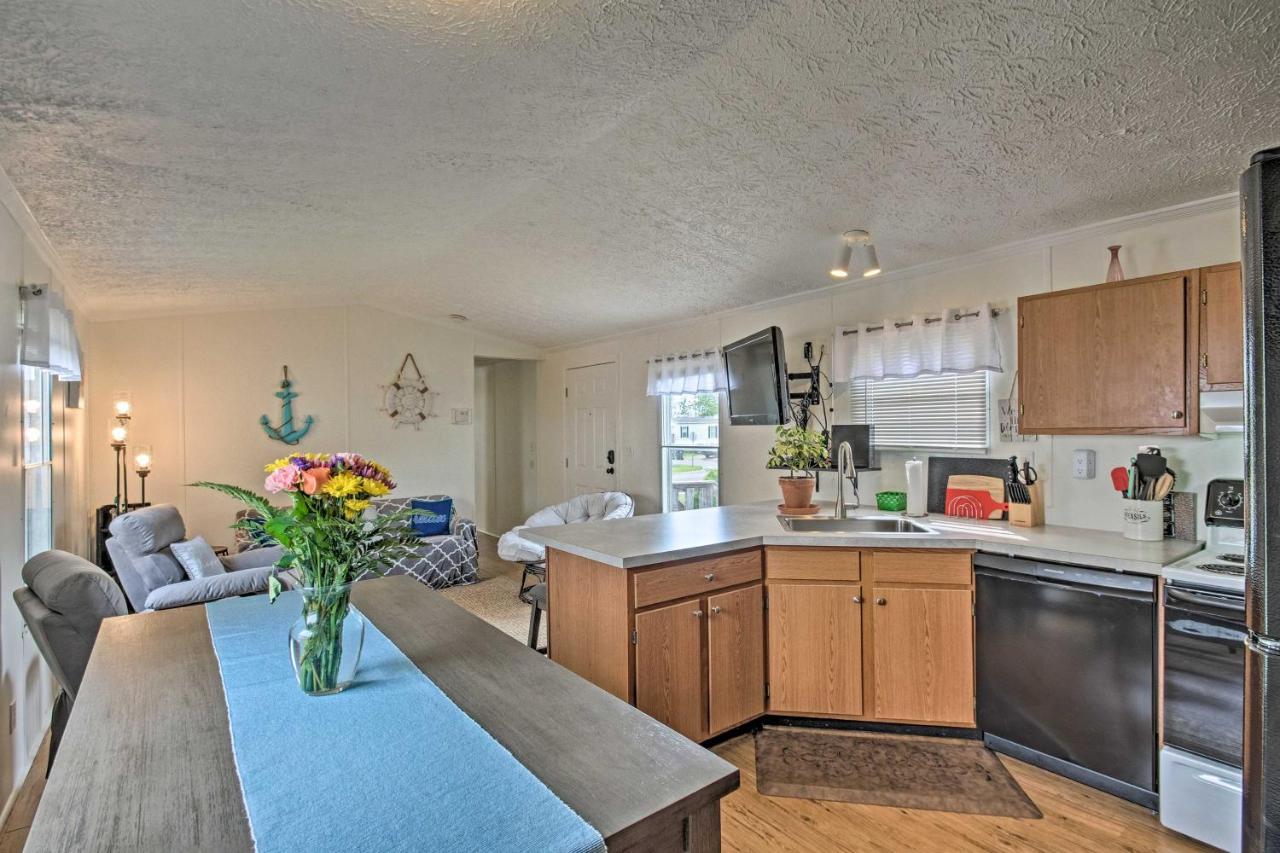 Bright Pensacola Home With Backyard - Pets Welcome! Exterior photo